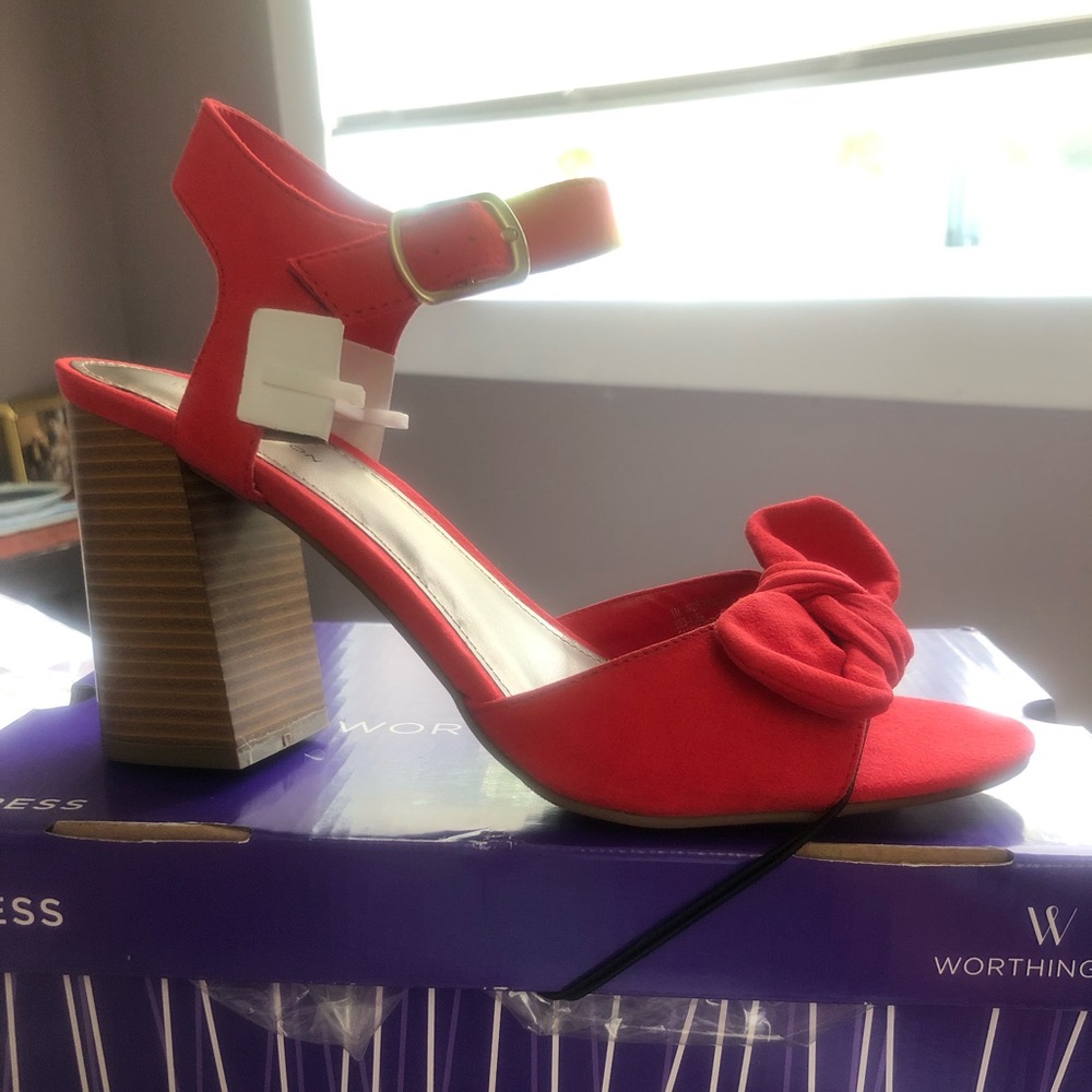 NIB Gorgeous Red Heeled Sandals with Ankle Strap